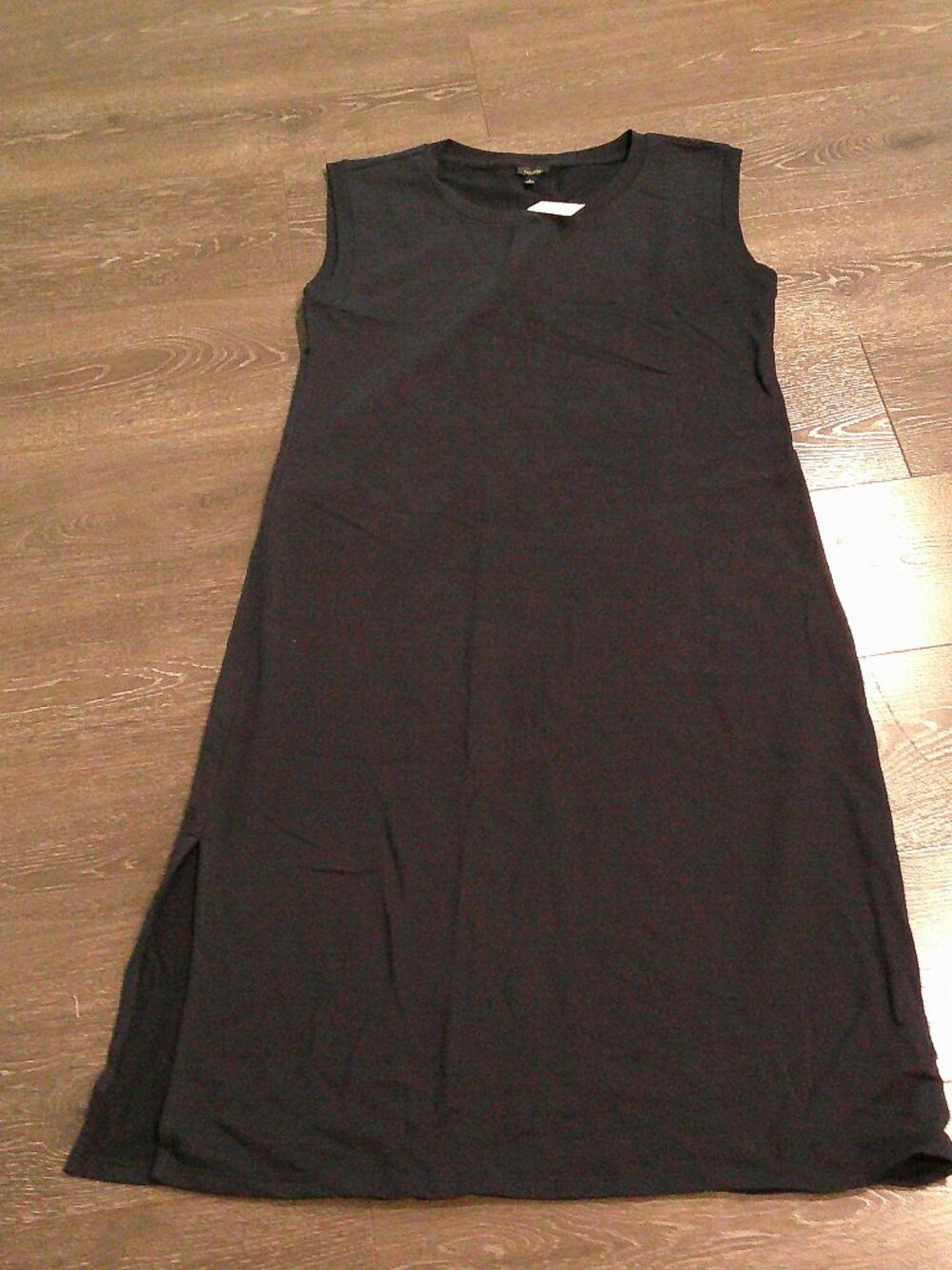 Talbots sleeveless midi knit dress in navy with a round neck Size Large NWT